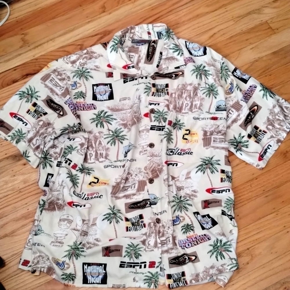 ESPN Zone 100% rayon blend short sleeve shirt Sz L-XL Great condition
